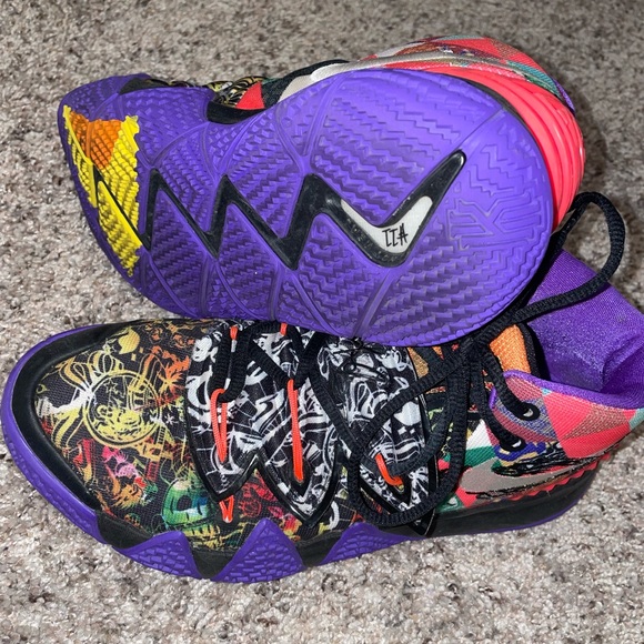 Kyrie Chinese New Year sneakers - Picture 2 of 2